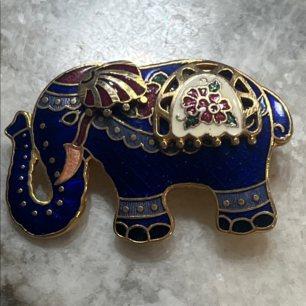 Elegant Vintage Cloisonné Blue Elephant Brooch 2601